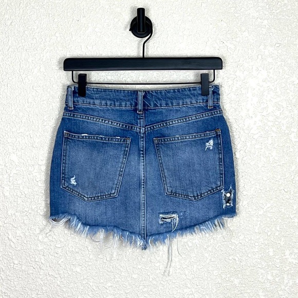 Free People Wild Rose Jean Skirt Size 2 Blue Embroidered Fray Hem Mini Floral - Picture 5 of 15
